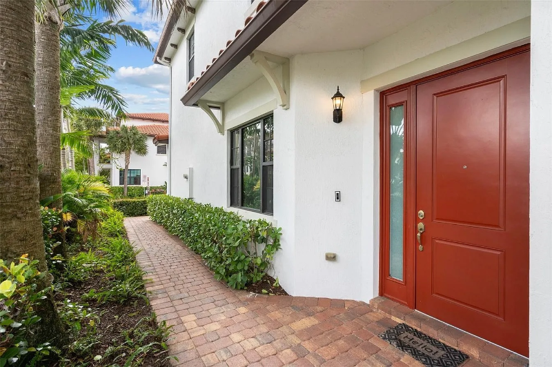 1423 Sw 115th Ave - Photo 2 of 19