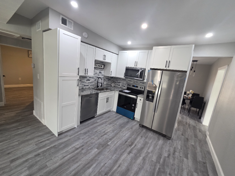 2410 11th St - Photo 5 of 10