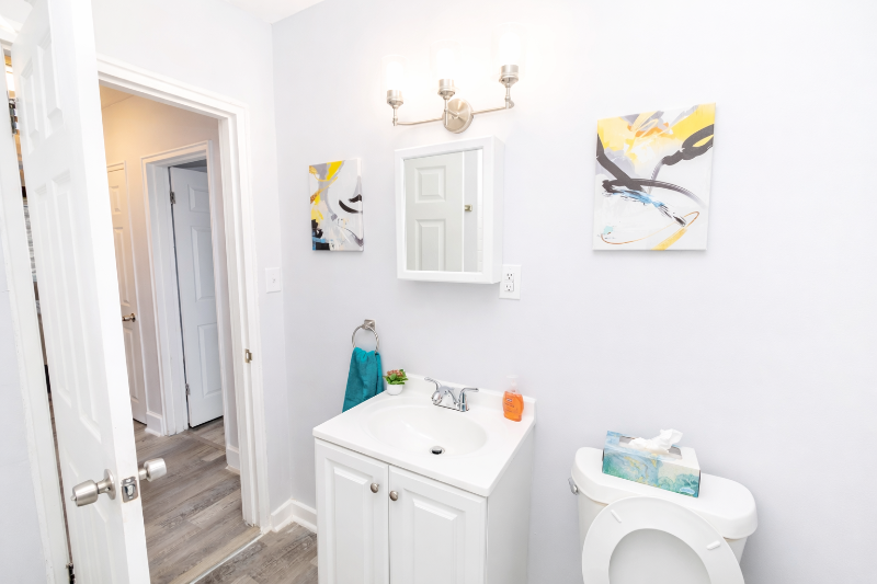 1409 E Waters Ave - Photo 3 of 7