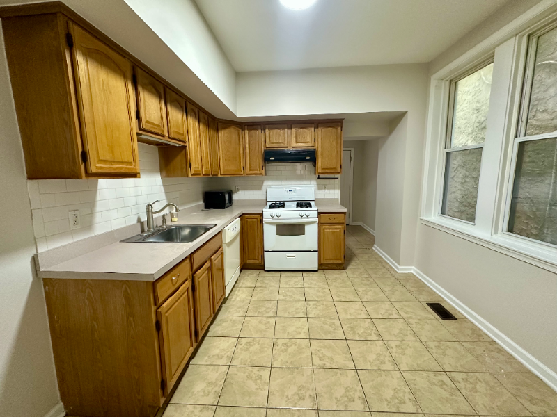 2938 Belgrade St - Photo 4 of 11