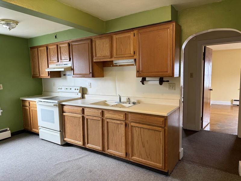 261 E St - Photo 5 of 10