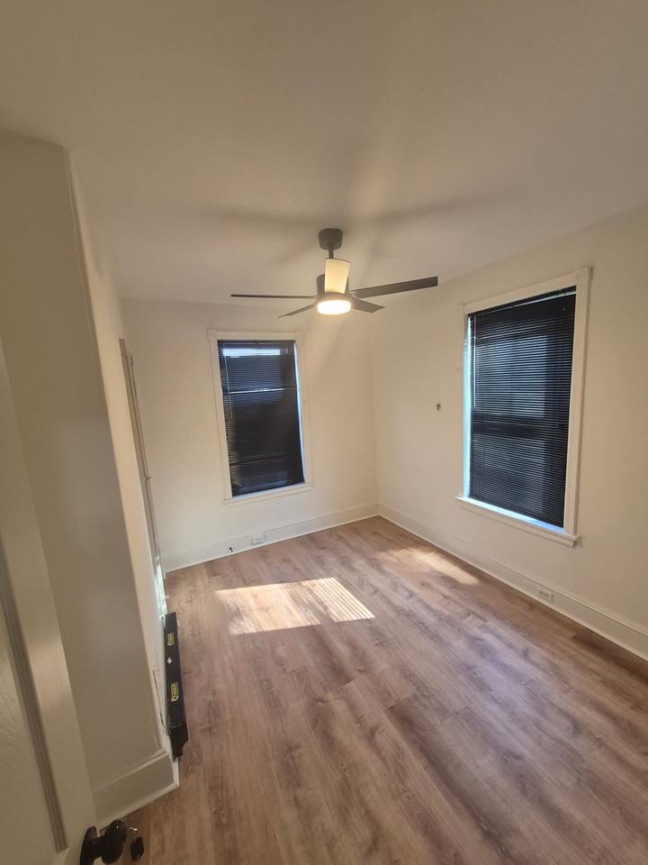 323 N Edgewood St - Photo 4 of 17