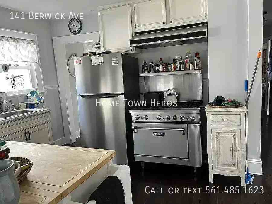 141 Berwick Ave - Photo 5 of 11