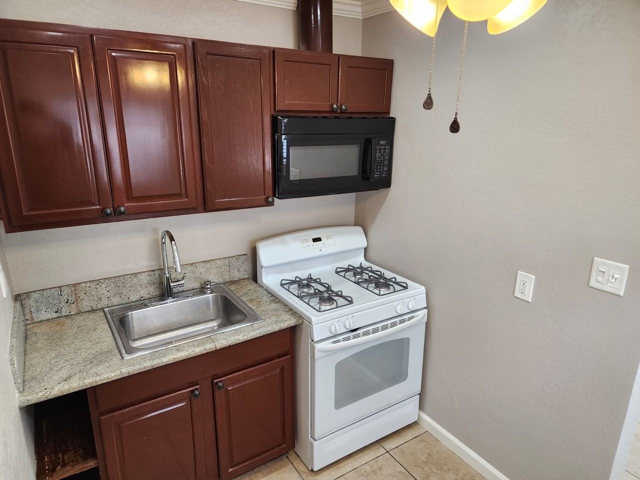 721 S Pine St #721 - Photo 5 of 16