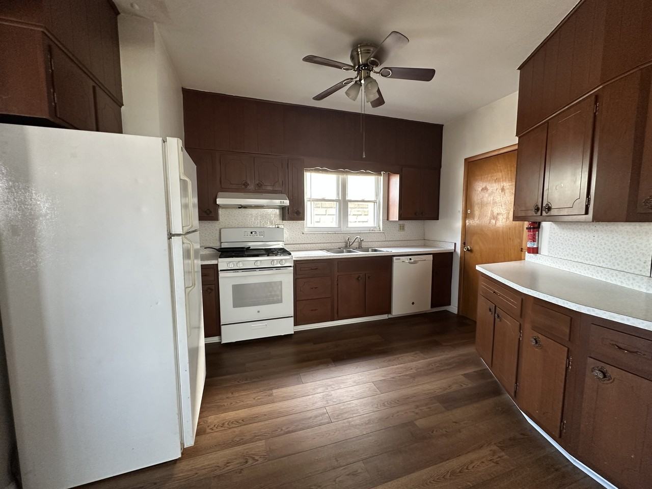 437 Clark St #NA - Photo 4 of 12