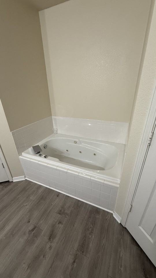 2409 Sw 17th St #NA - Photo 4 of 14