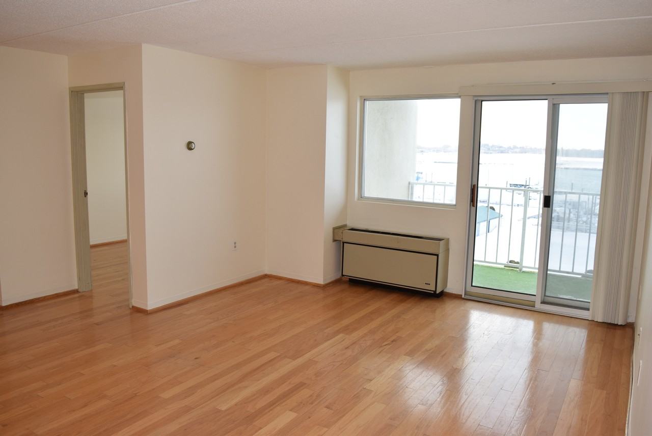 200 Cove Way #404 - Photo 4 of 12