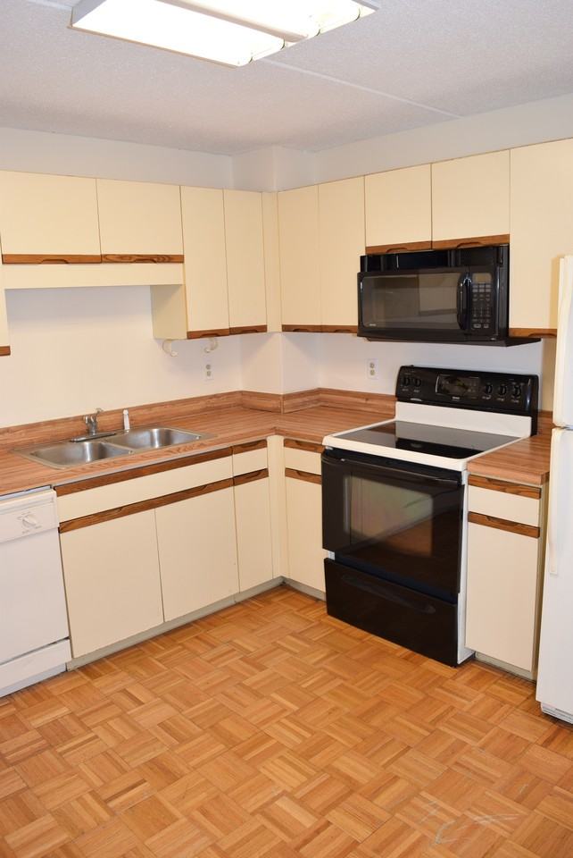 200 Cove Way #404 - Photo 5 of 12