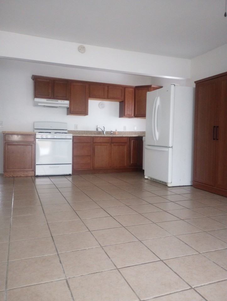 209 E Wisconsin St #A - Photo 2 of 14