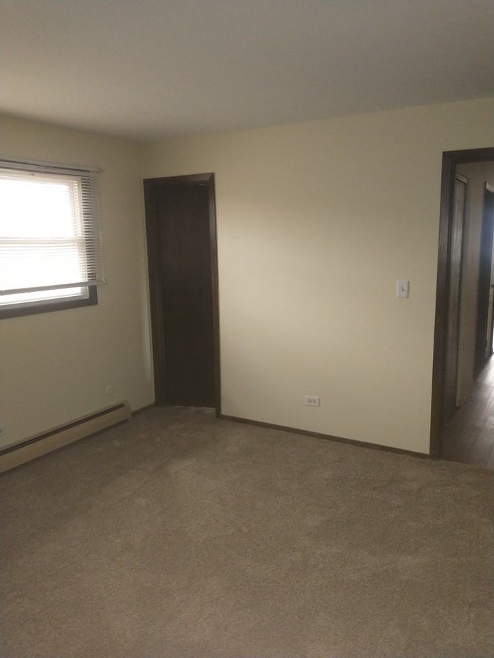 916 174th St #3 - Photo 4 of 6