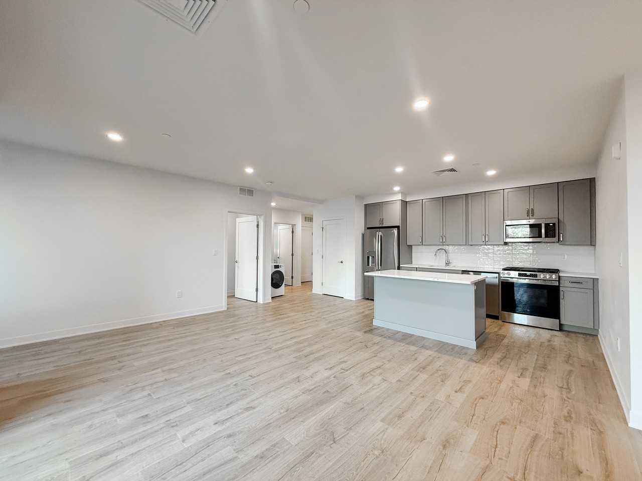 17 Argyle St #3 - Photo 4 of 13