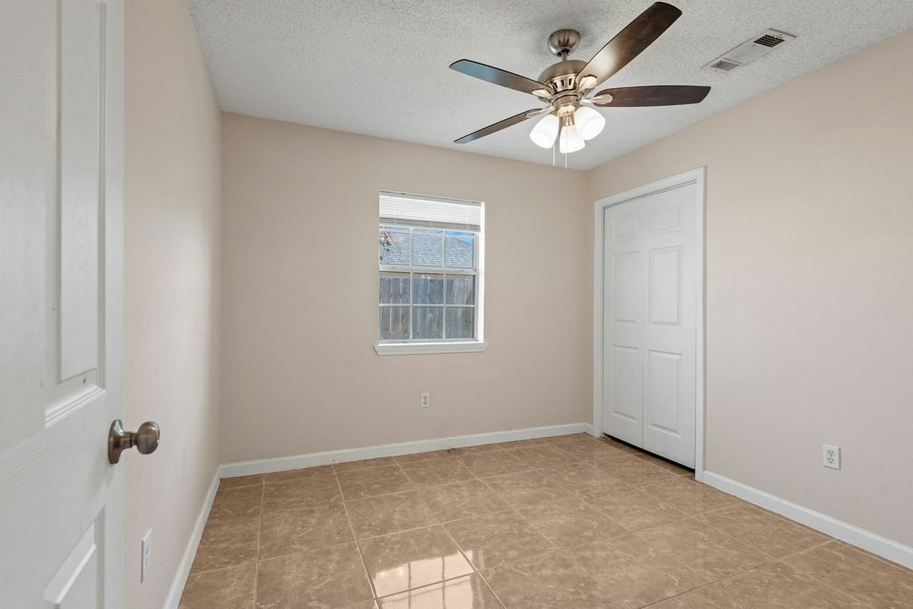 2205 Greenwood Drive - Photo 2 of 11