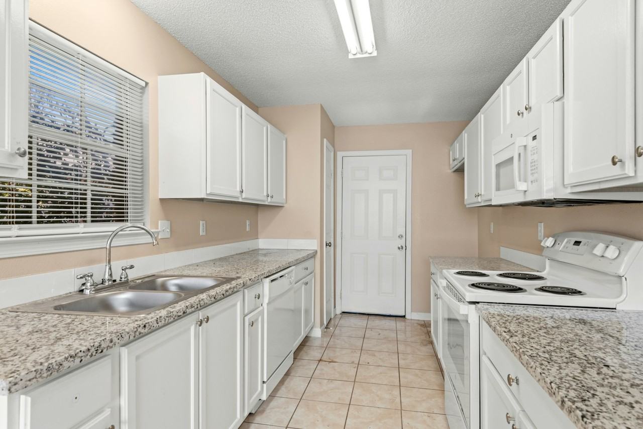 2205 Greenwood Drive - Photo 4 of 11