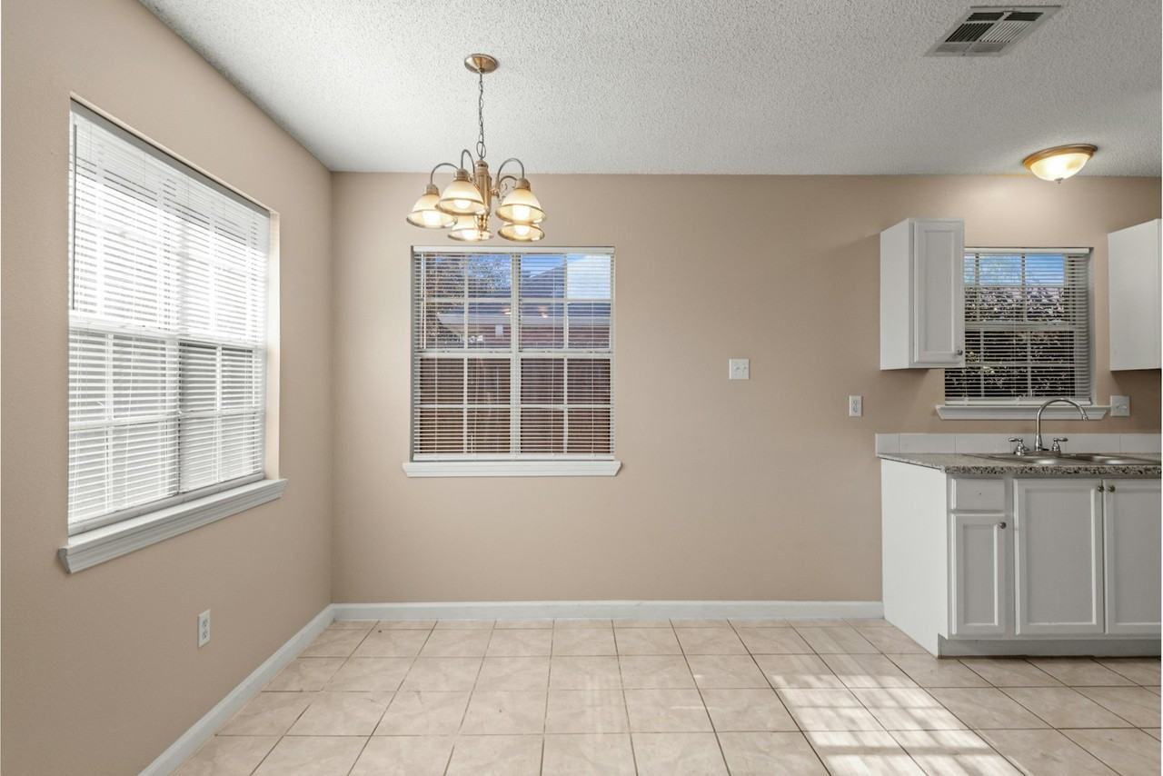 2205 Greenwood Drive - Photo 7 of 11