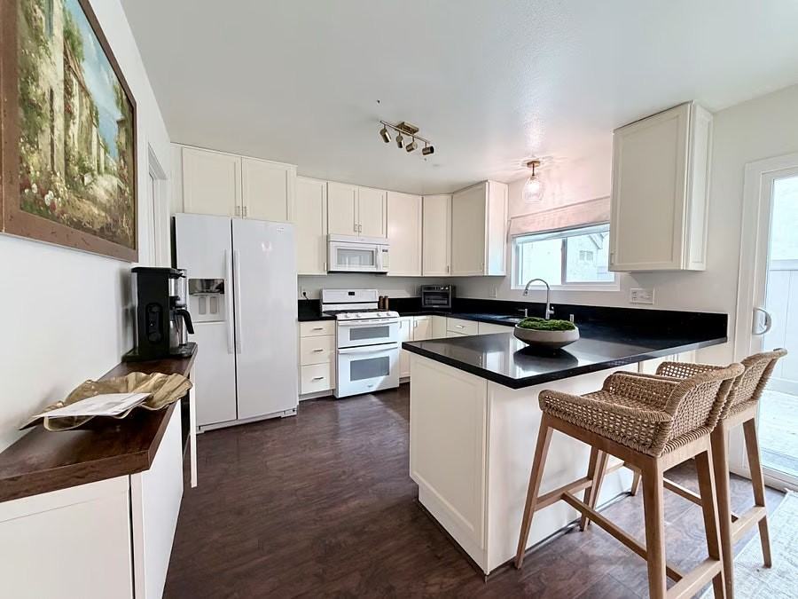 177 North Singingwood Street - Photo 4 of 42