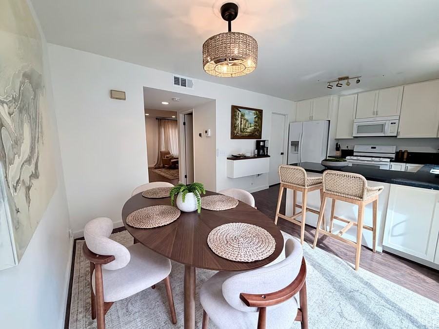 177 North Singingwood Street - Photo 5 of 42