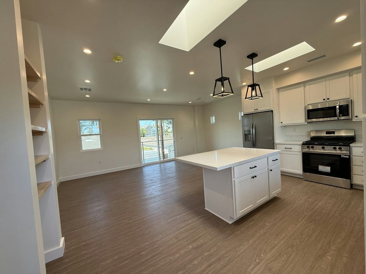 1809 Lake St - Photo 2 of 10