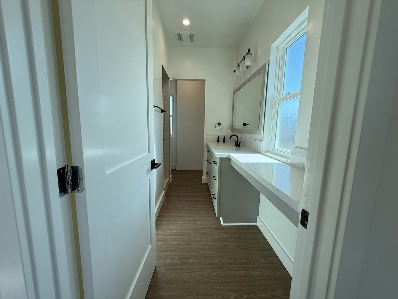 1809 Lake St - Photo 5 of 10