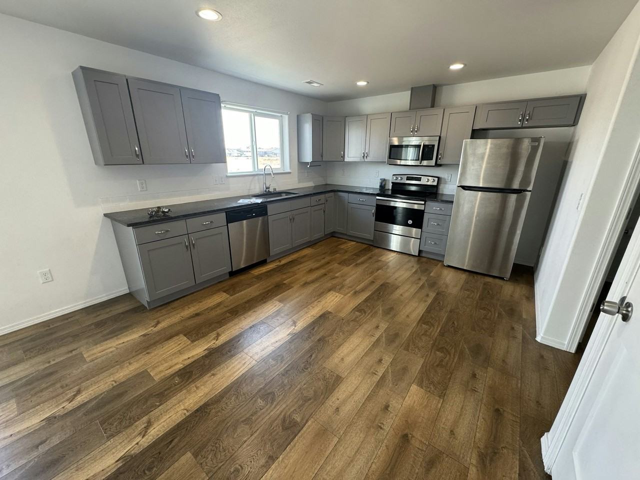 2721 w Marina Drive, Unit 7 - Photo 3 of 8