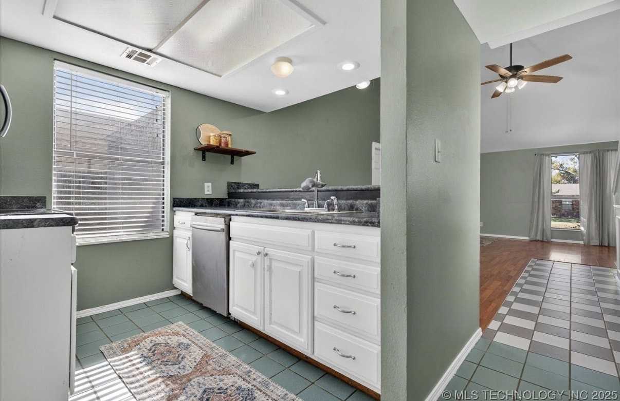 420 North Cummings Avenue - Photo 7 of 22