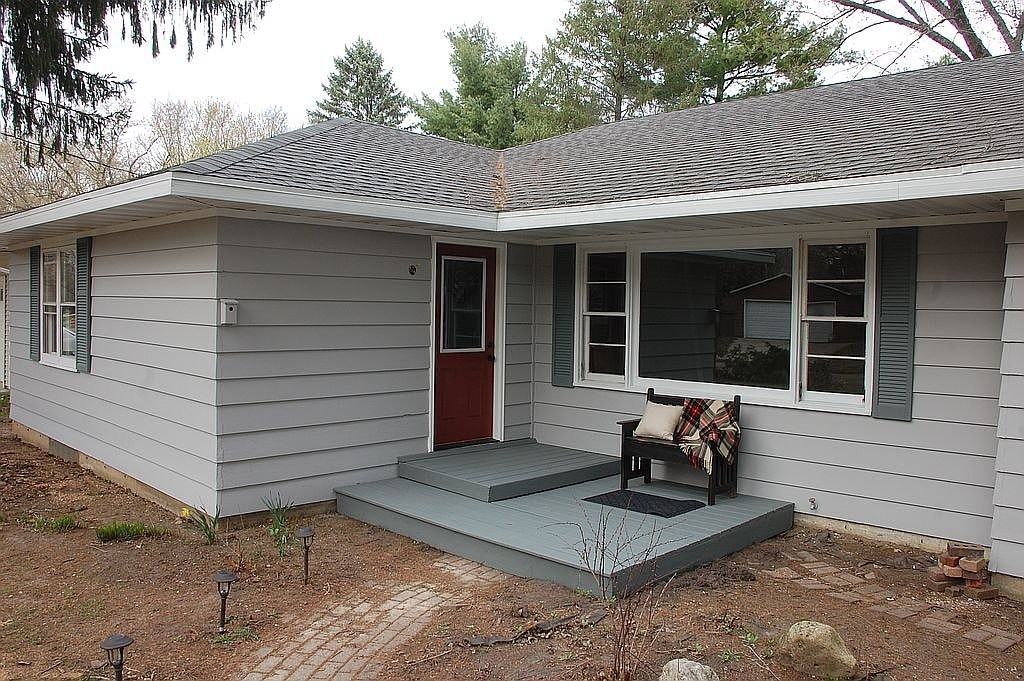 1405 Reetz Rd - Photo 2 of 18