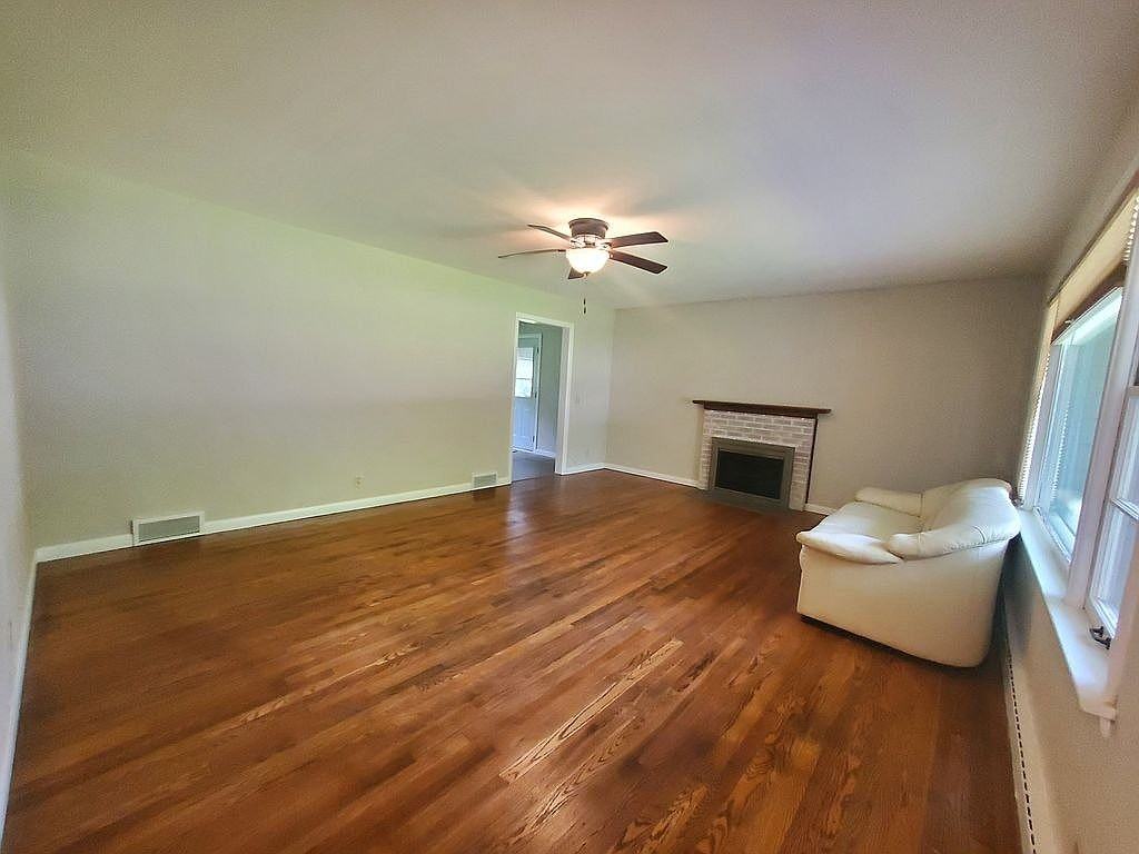 1405 Reetz Rd - Photo 4 of 18