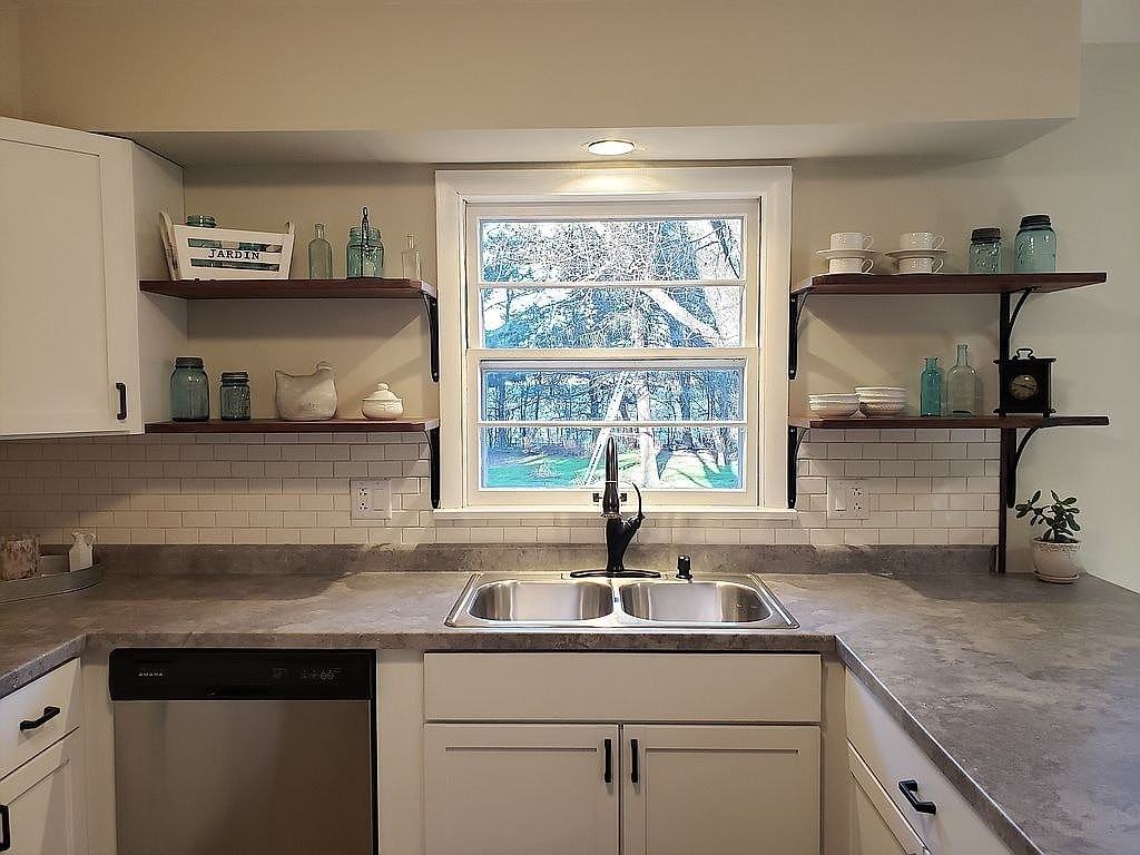 1405 Reetz Rd - Photo 5 of 18