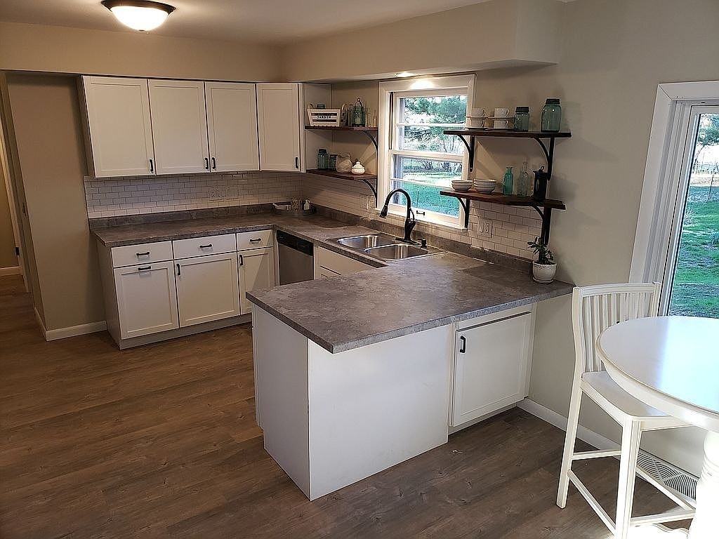 1405 Reetz Rd - Photo 6 of 18