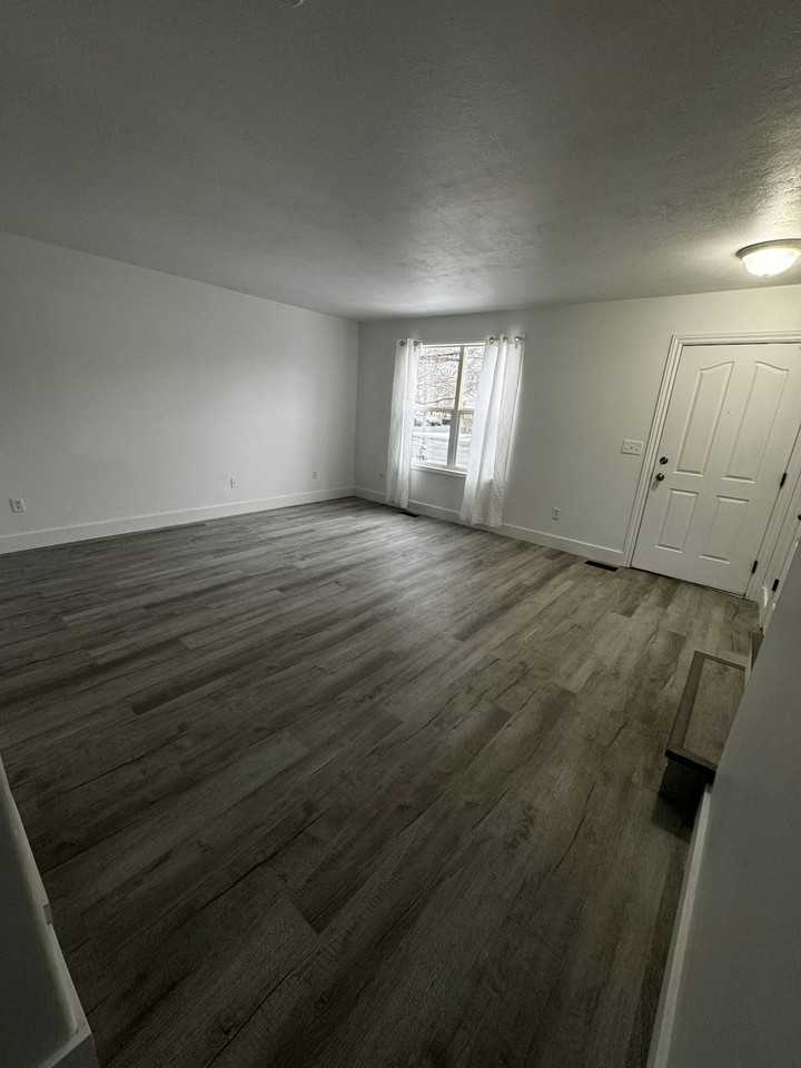 3411 Dundee Drive - Photo 3 of 17