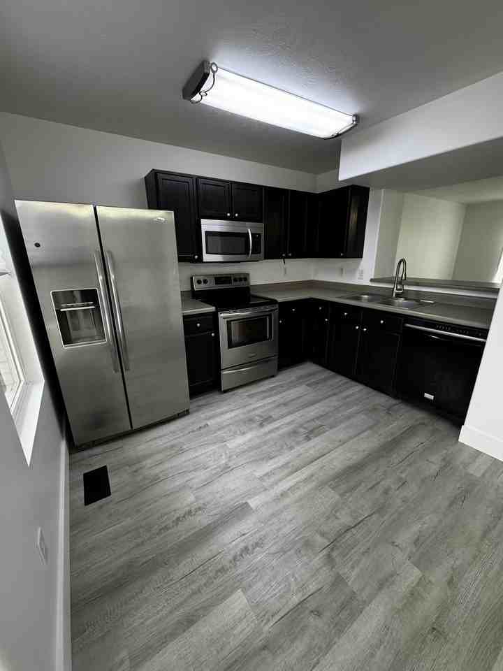 3411 Dundee Drive - Photo 5 of 17