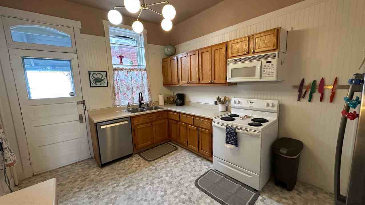 155 E 12th St #1 - Photo 3 of 12