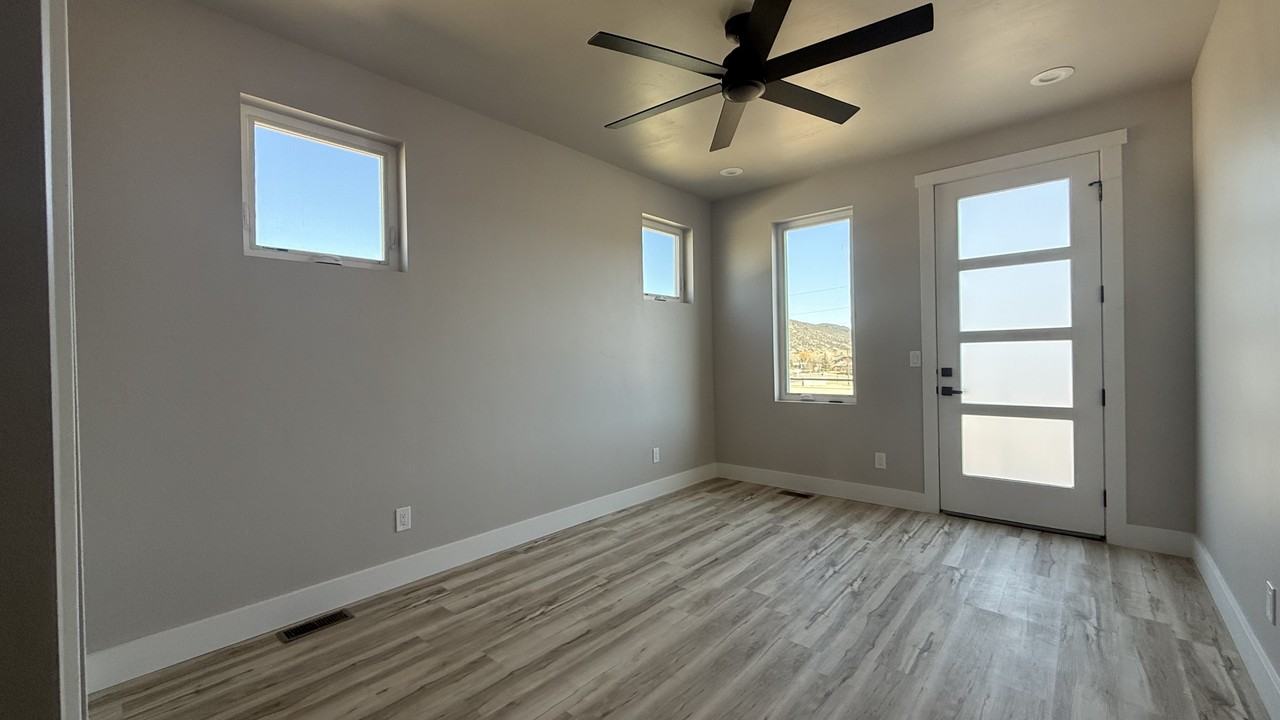 1433 F St #1 - Photo 5 of 11