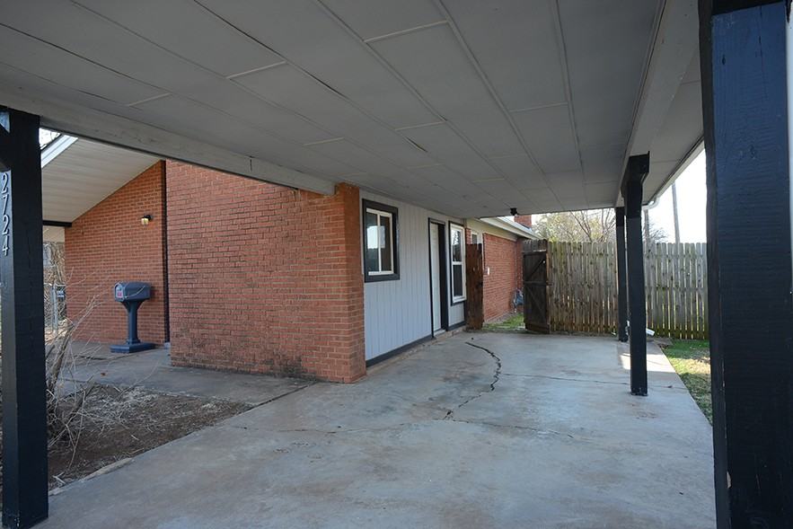 2724 Nw 48th St #1 - Photo 2 of 9