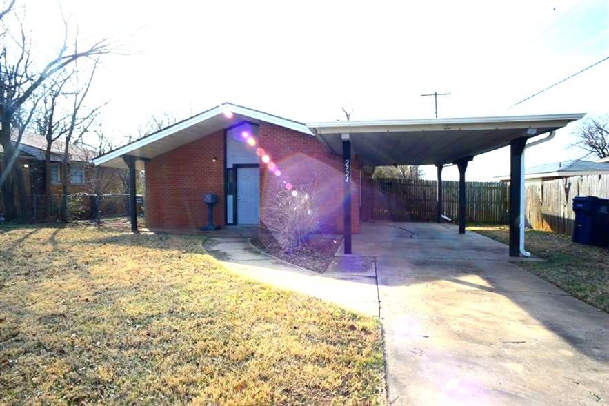 2724 Nw 48th St #1 - Photo 3 of 9