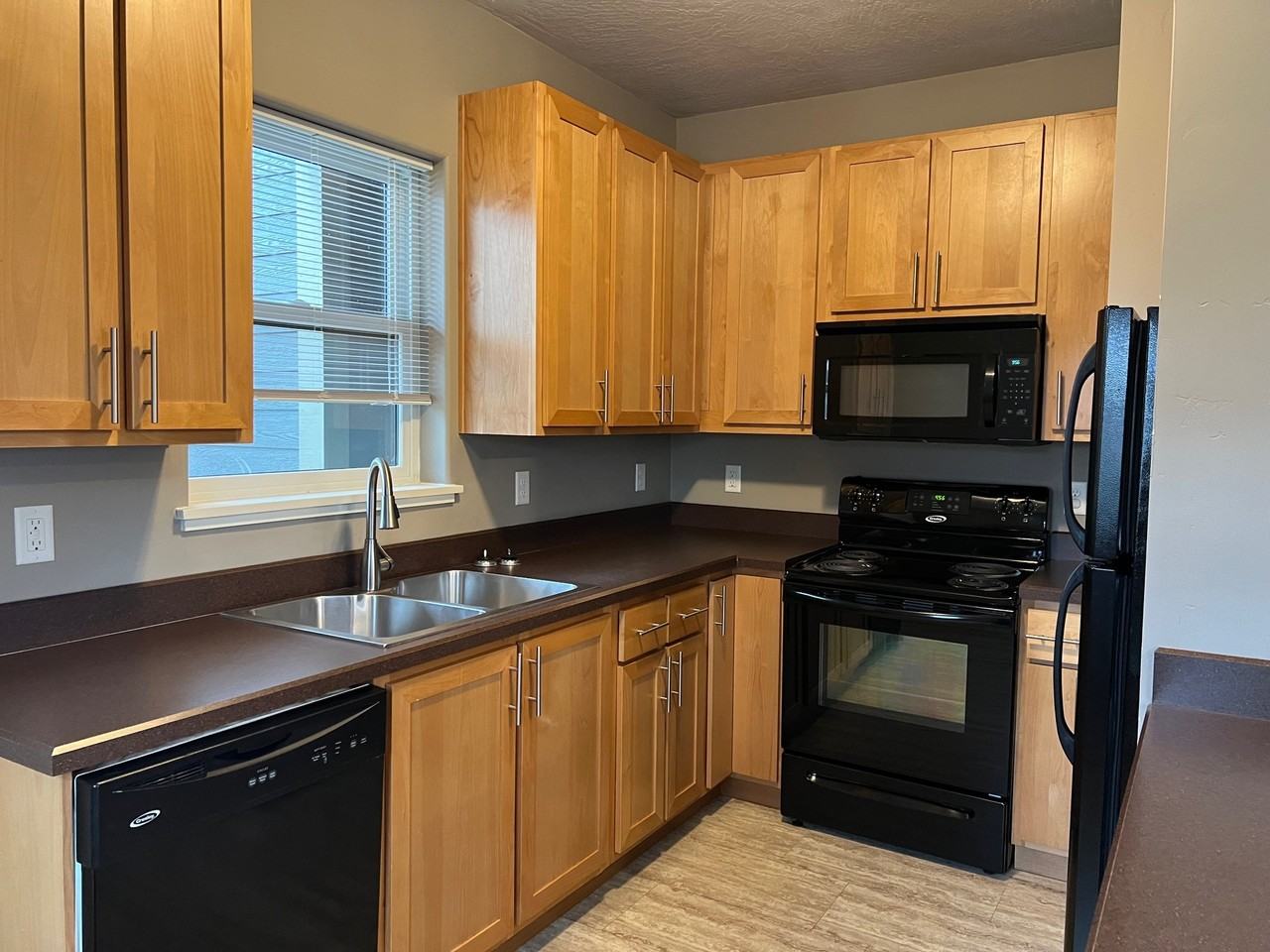 1335 Dakota Street - Photo 3 of 22