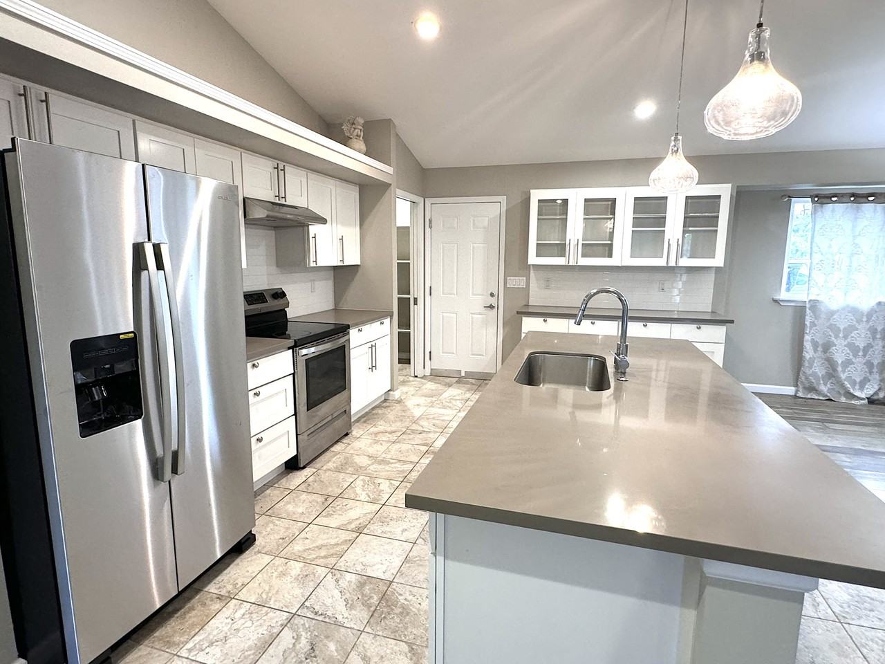 15-2067 28th Ave #1 - Photo 2 of 20