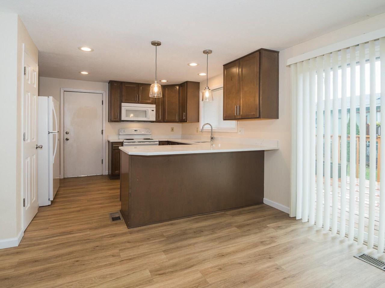 1475 Sw Orchard Ave #1 - Photo 2 of 24