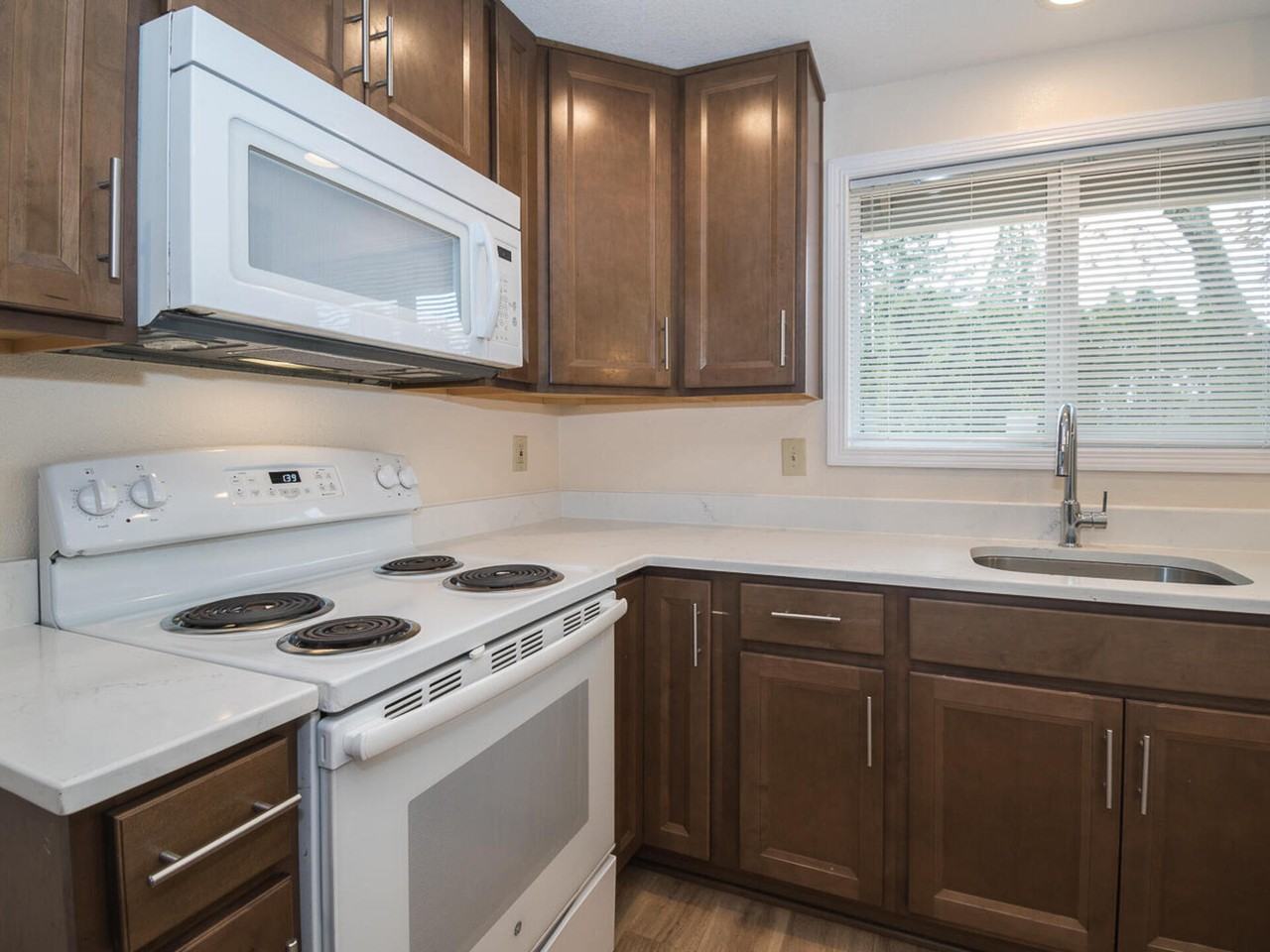 1475 Sw Orchard Ave #1 - Photo 3 of 24