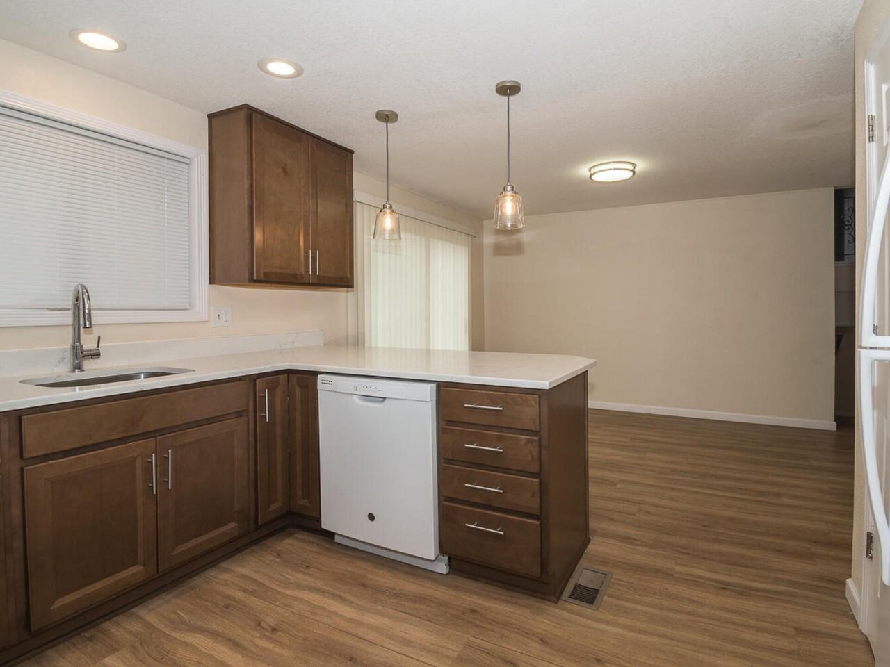 1475 Sw Orchard Ave #1 - Photo 4 of 24