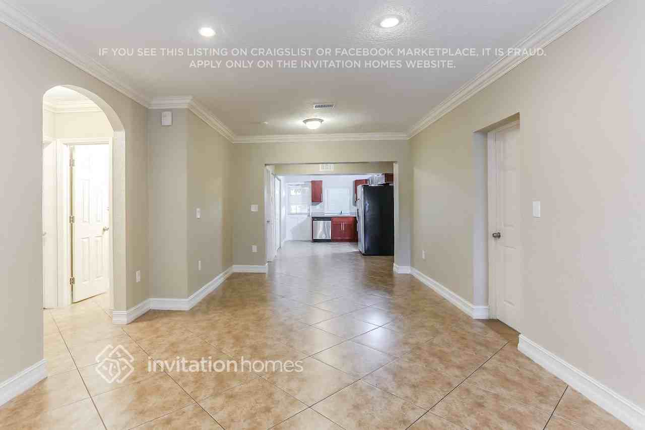 350 E 58th St - Photo 3 of 20