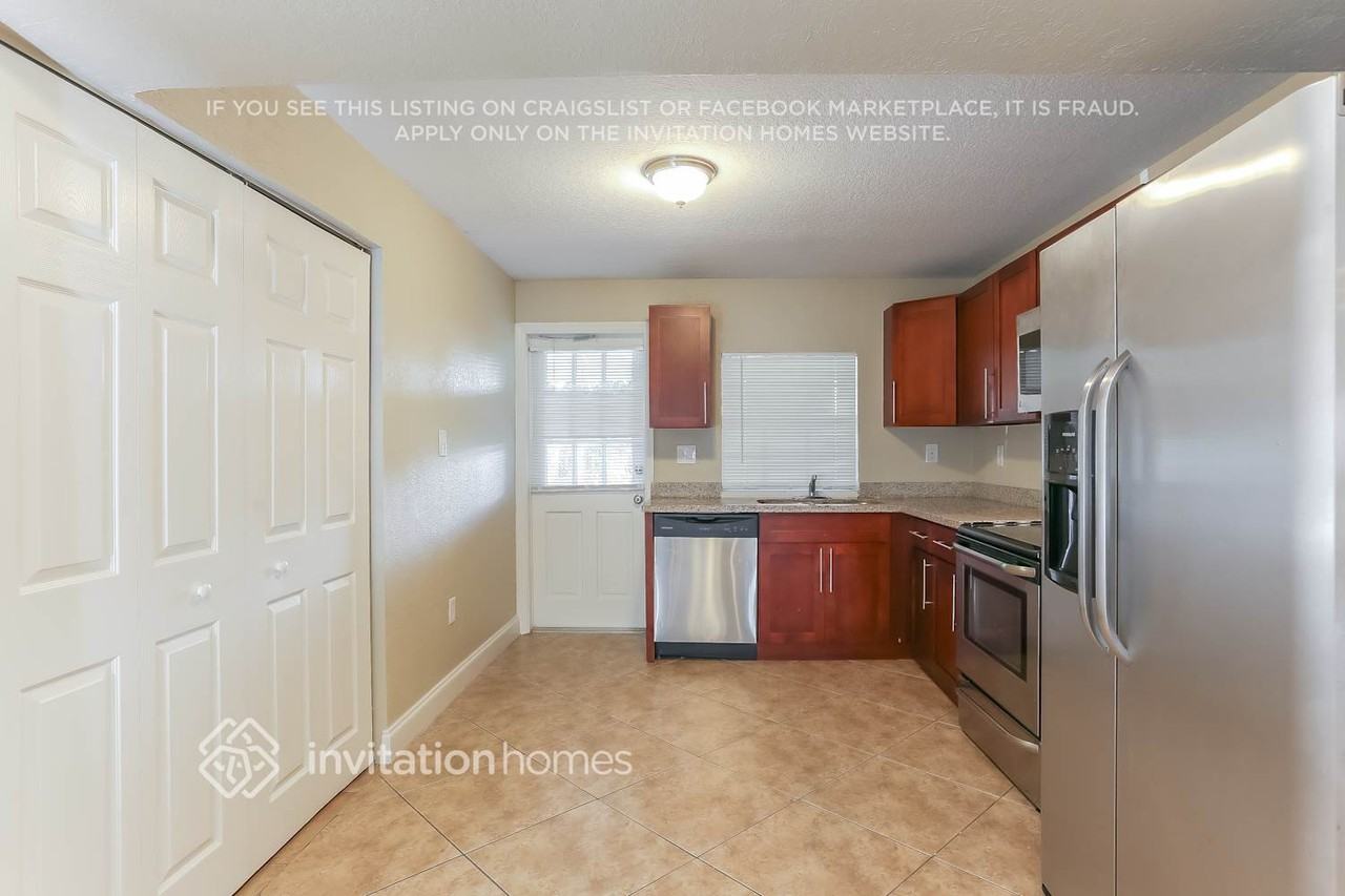 350 E 58th St - Photo 4 of 20