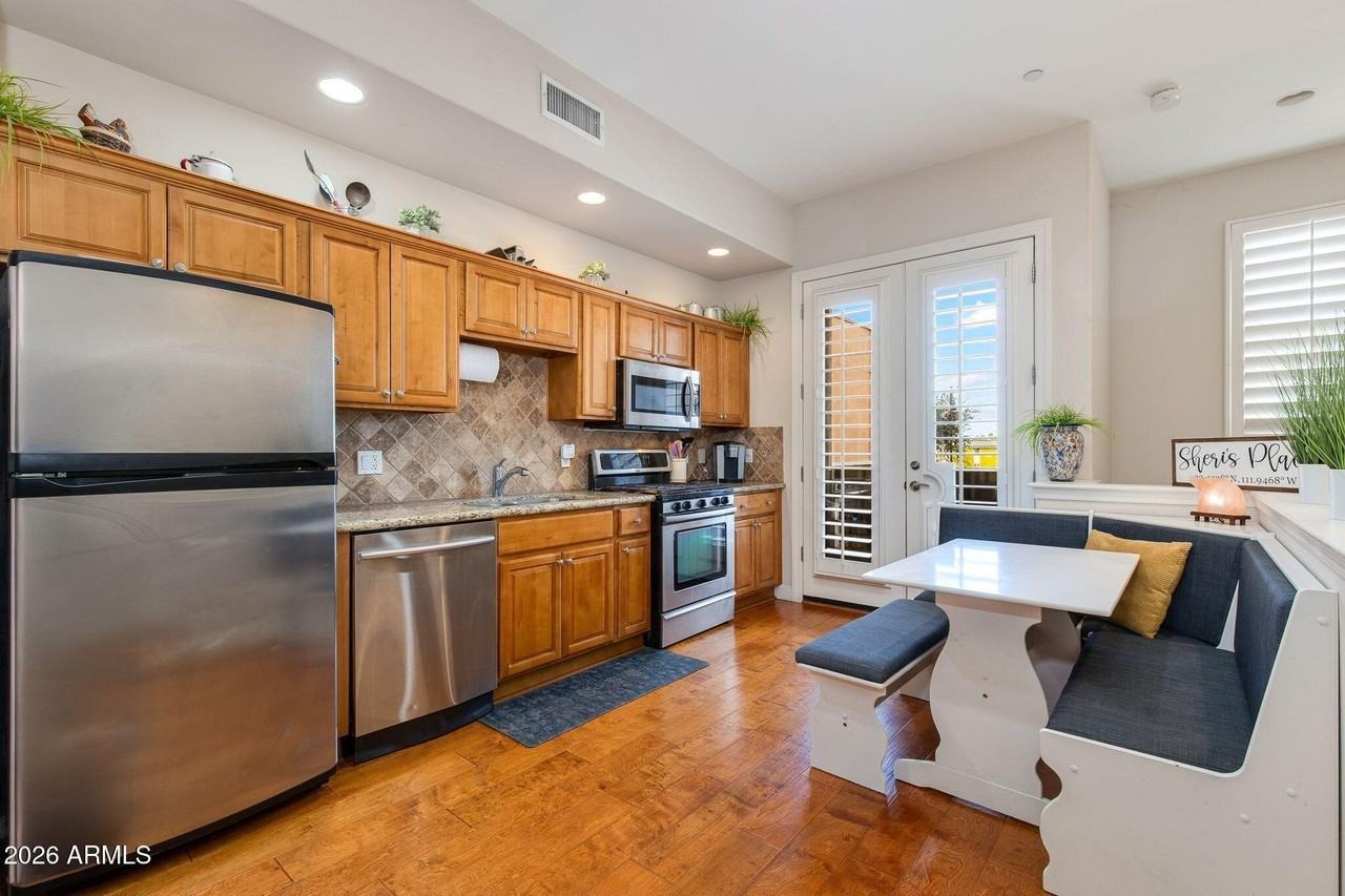 623 S Roosevelt St - Photo 2 of 12