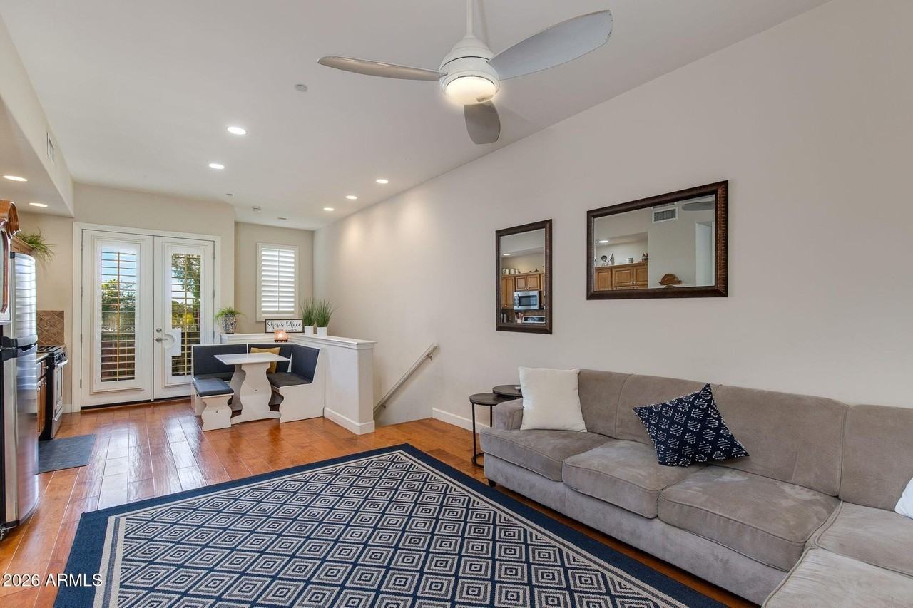 623 S Roosevelt St - Photo 3 of 12