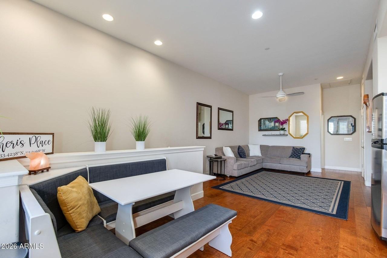 623 S Roosevelt St - Photo 4 of 12