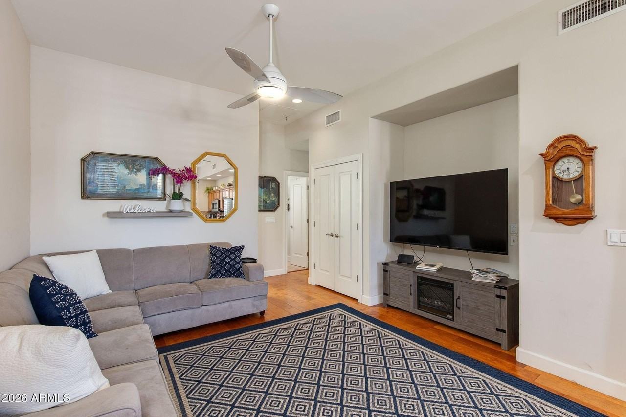 623 S Roosevelt St - Photo 5 of 12