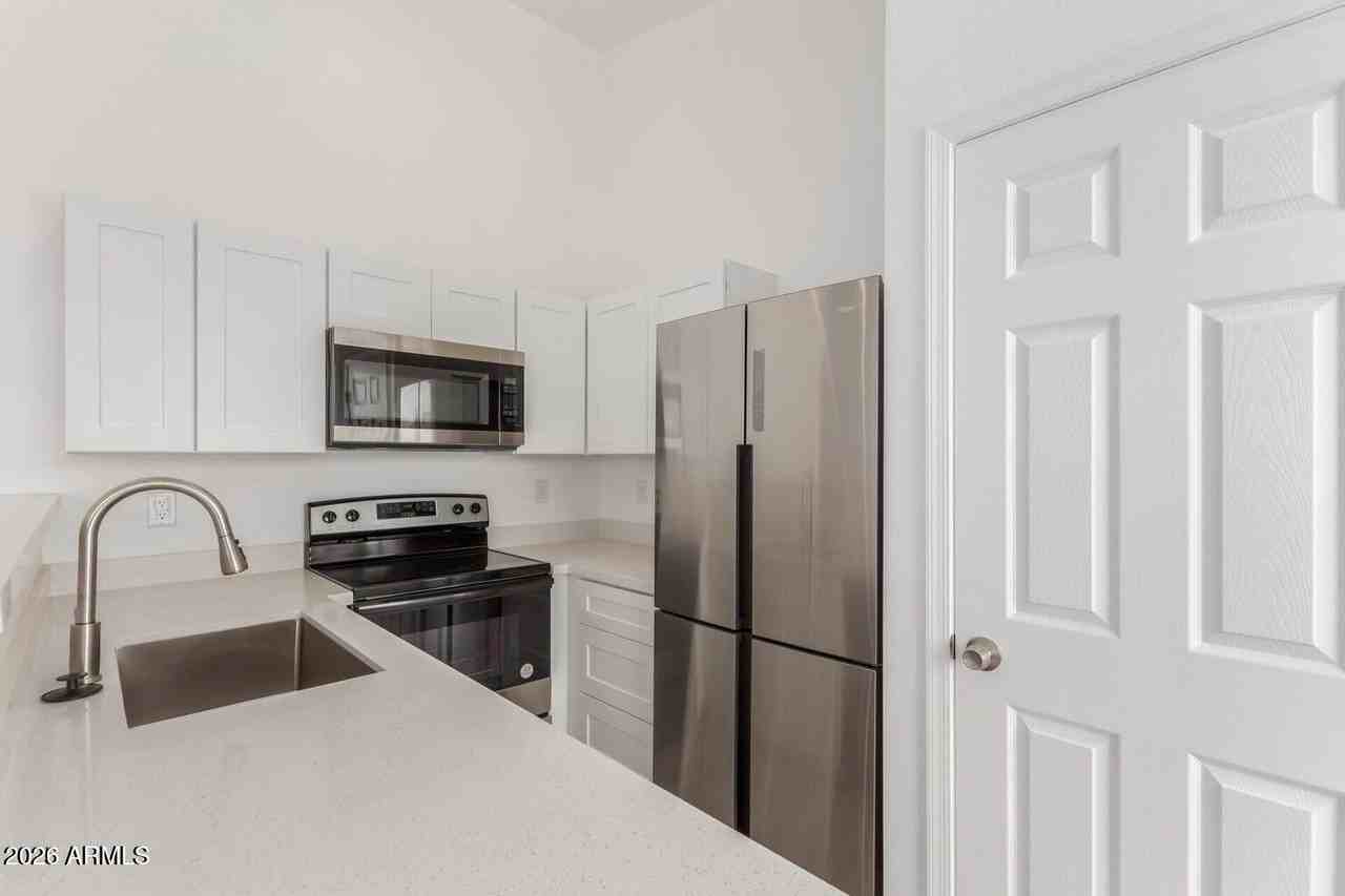 8335 W Pineveta Dr - Photo 6 of 17