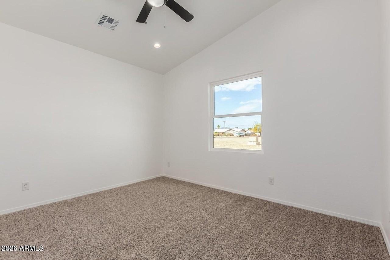 8335 W Pineveta Dr - Photo 7 of 17