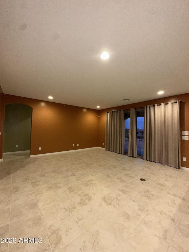 24647 W Watkins St - Photo 5 of 21