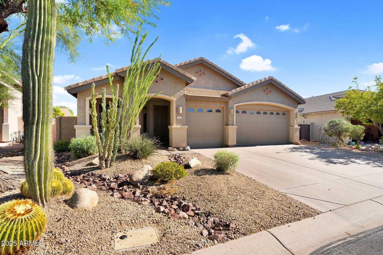 7431 E Norwood St - Photo 2 of 32