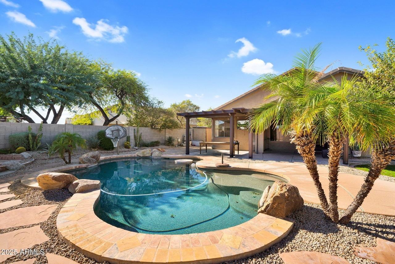 7431 E Norwood St - Photo 3 of 32